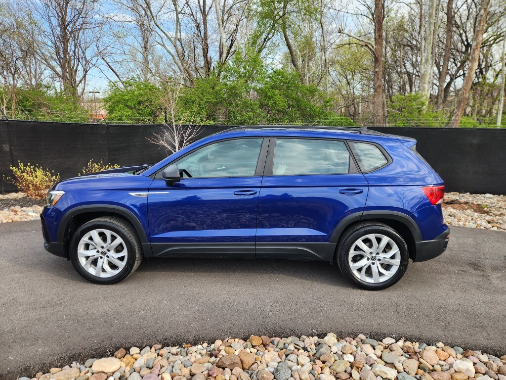 2023 Volkswagen Taos S photo 2