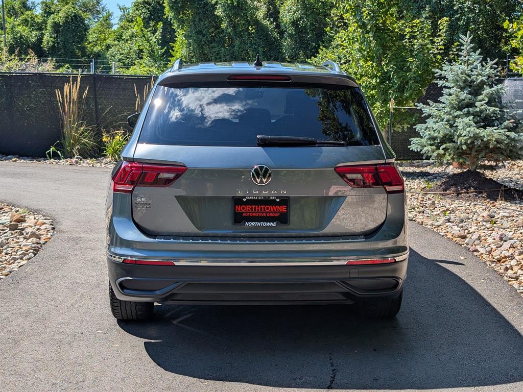 2022 Volkswagen Tiguan SE photo 3