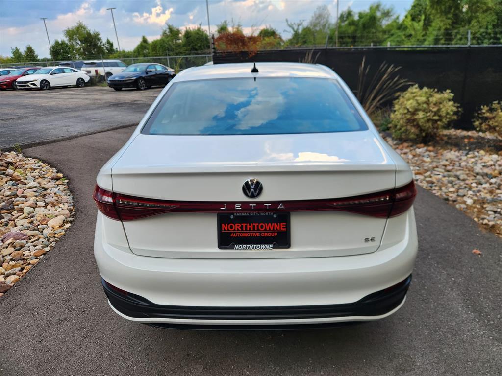 2025 Volkswagen Jetta 1.5T SE photo 4