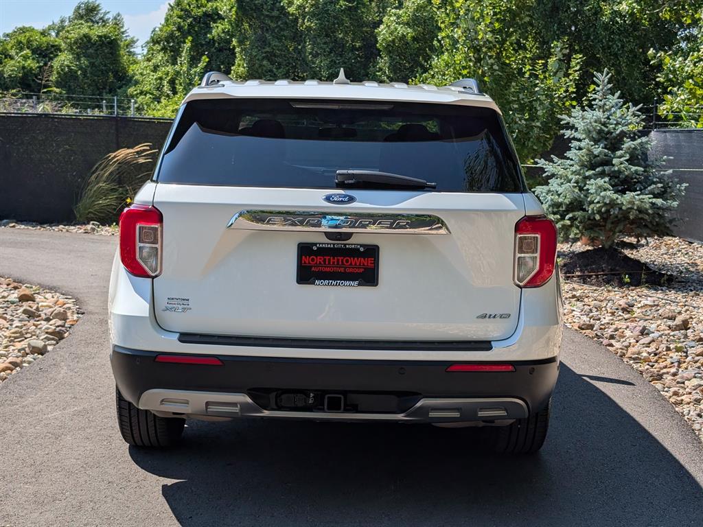 2021 Ford Explorer XLT photo 3