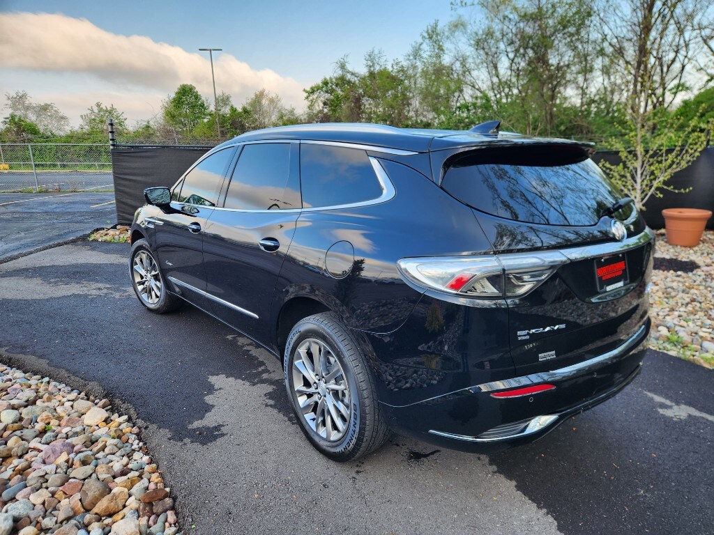 2022 Buick Enclave Avenir photo 3