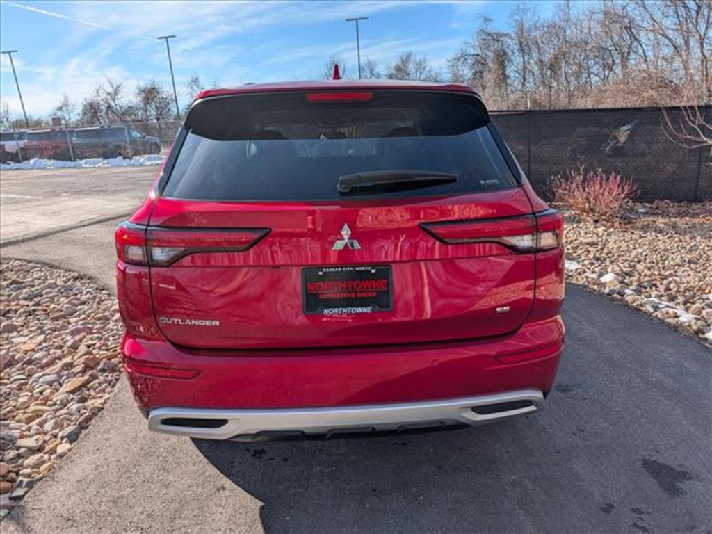Used 2024 Mitsubishi Outlander SE SUV