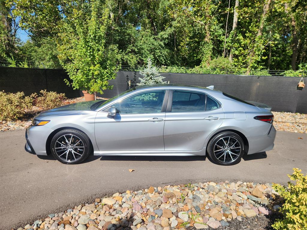 2024 Toyota Camry SE photo 2