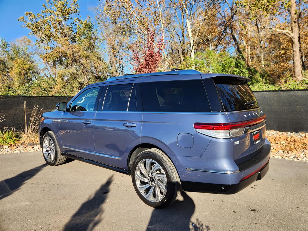 2022 Lincoln Navigator Reserve photo 2