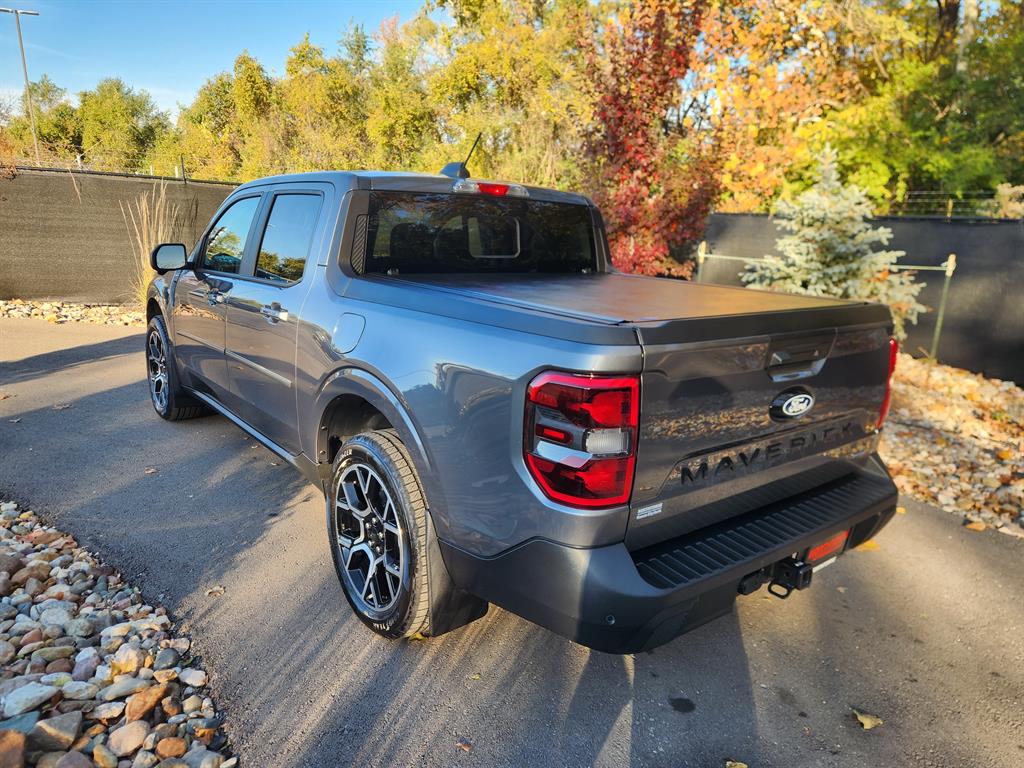 2025 Ford Maverick Lariat photo 2