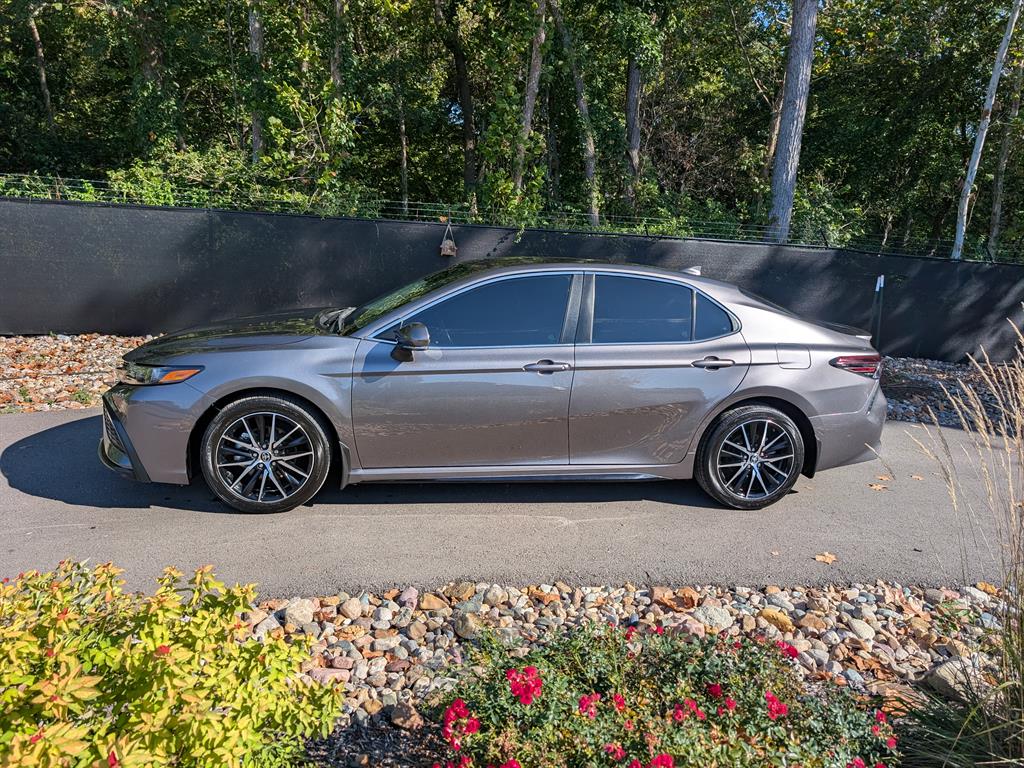 2023 Toyota Camry SE photo 2
