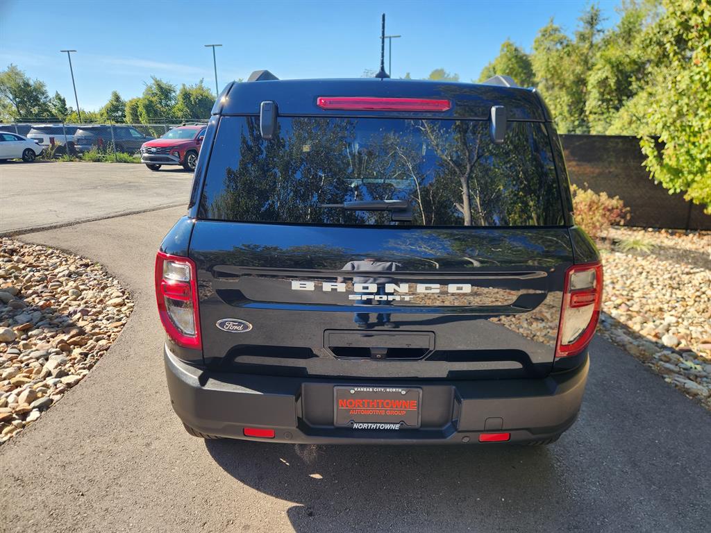 2022 Ford Bronco Sport Outer Banks photo 2