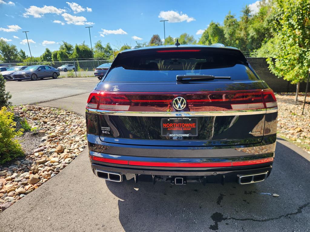 2024 Volkswagen Atlas Cross Sport SEL R-Line photo 4