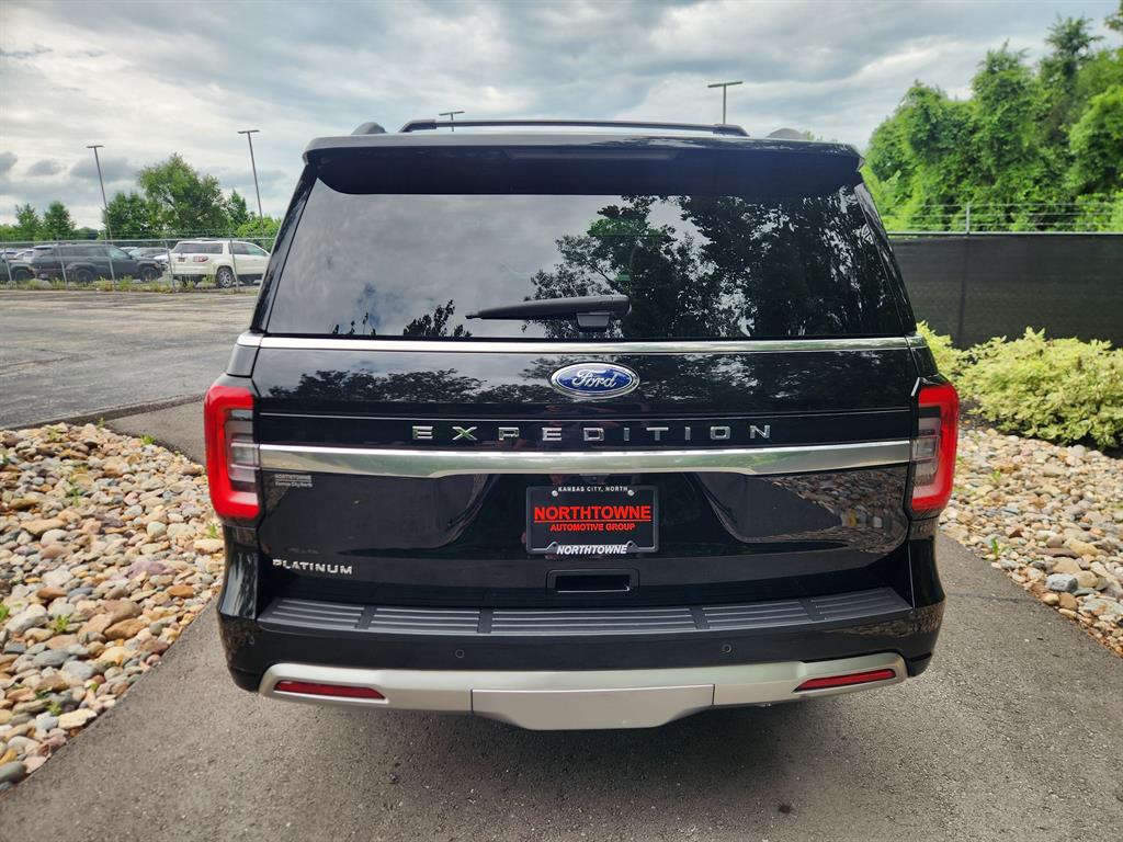 2024 Ford Expedition Platinum photo 2