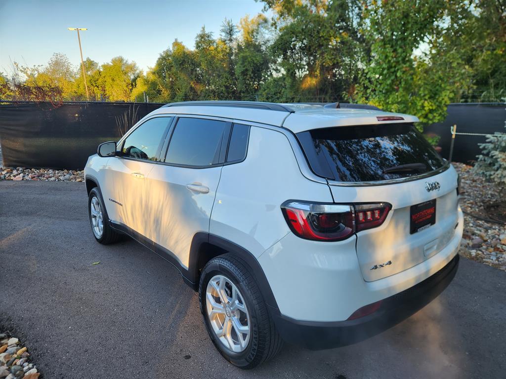 2024 Jeep Compass Latitude photo 3