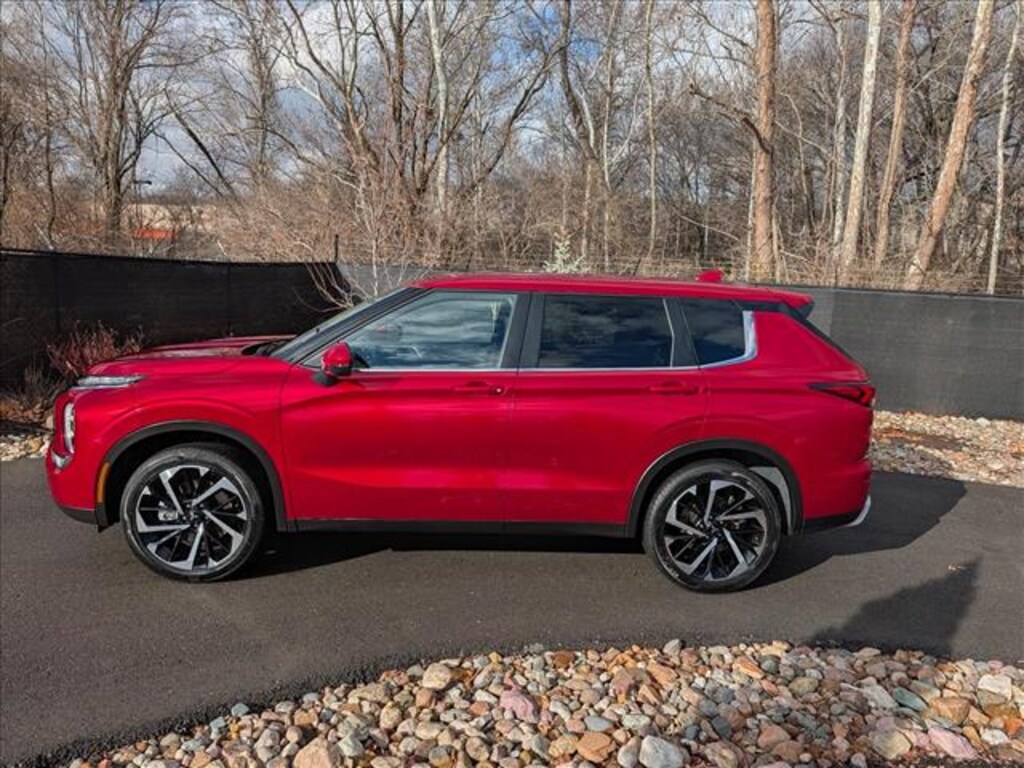 Used 2024 Mitsubishi Outlander SE SUV