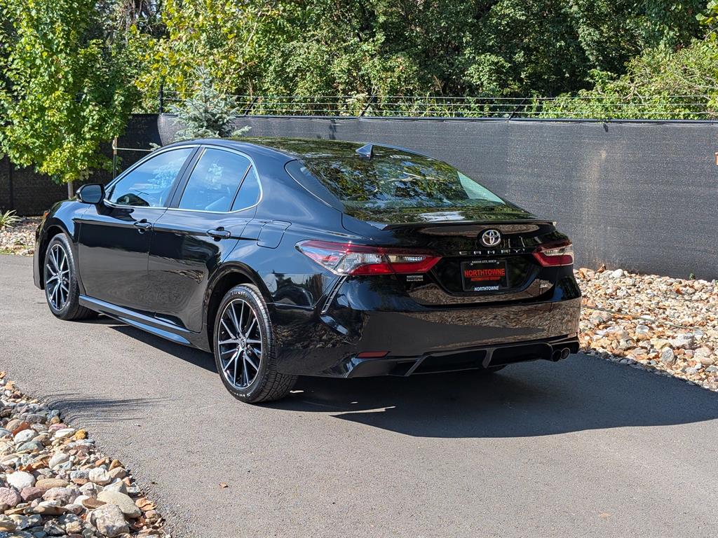 2024 Toyota Camry SE photo 3