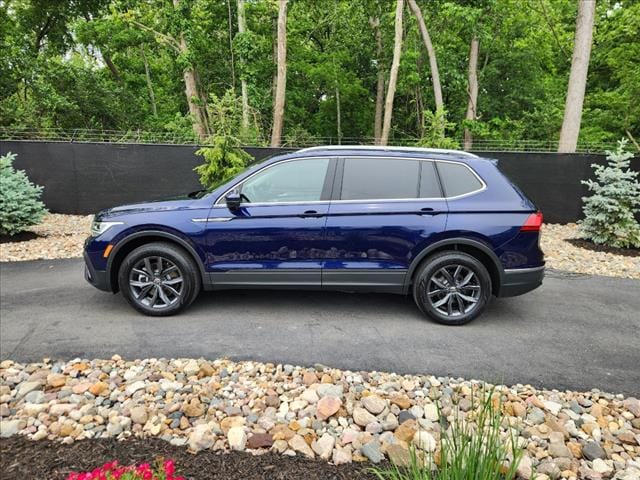 Used 2023 Volkswagen Tiguan SE with VIN 3VV3B7AX1PM111810 for sale in Kansas City