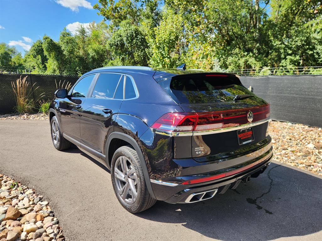 2024 Volkswagen Atlas Cross Sport SEL R-Line photo 3