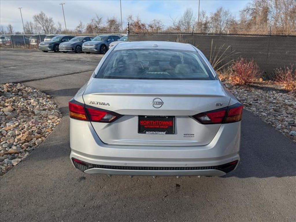Used 2024 Nissan Altima 2.5 SV Sedan