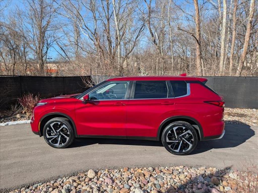 Used 2024 Mitsubishi Outlander SE SUV