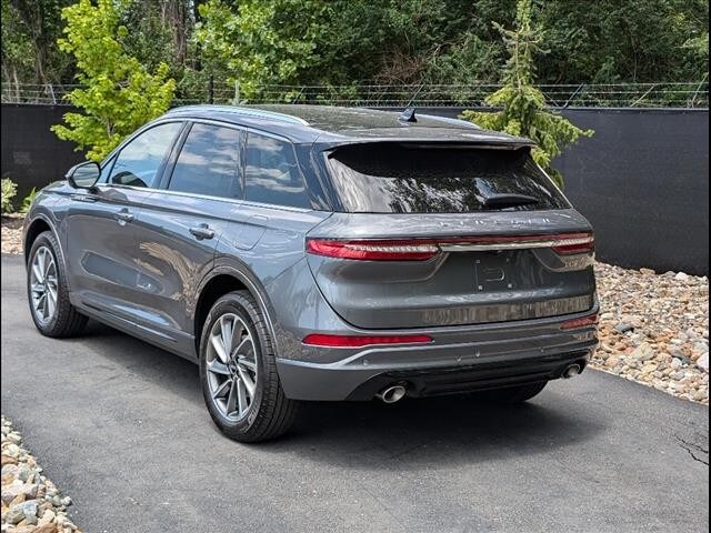 2024 Lincoln Corsair Grand Touring photo 3