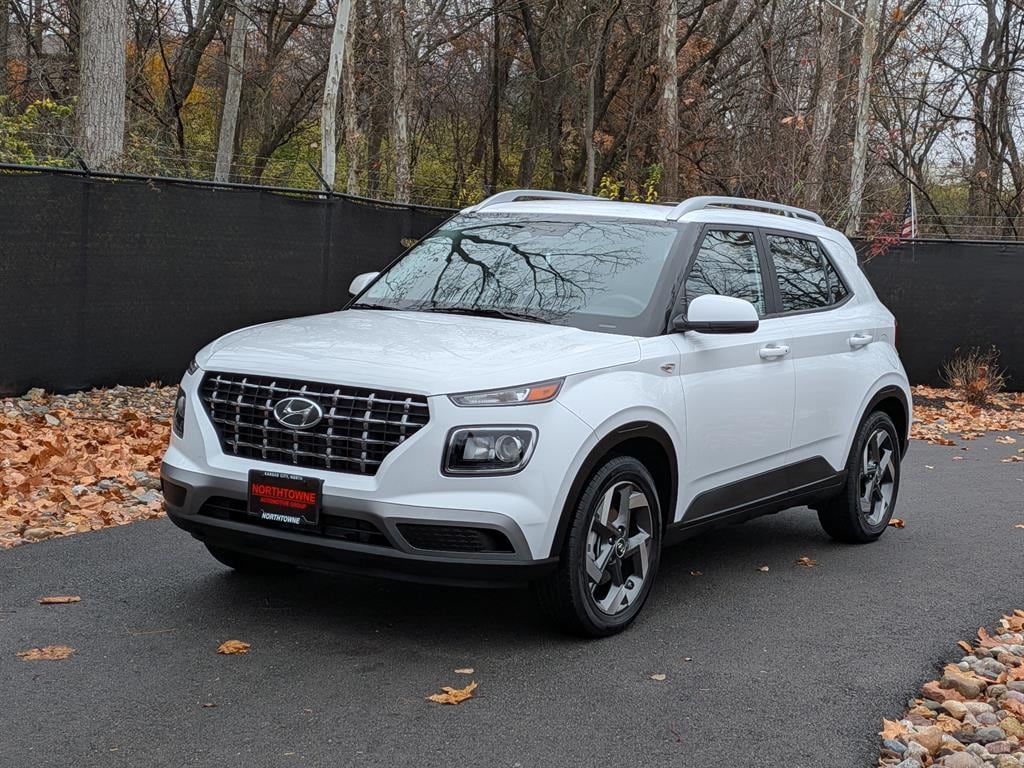 Used 2024 Hyundai Venue SEL SUV