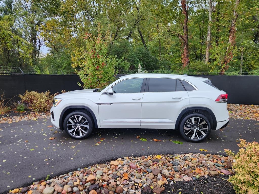 Certified 2025 Volkswagen Atlas Cross Sport 2.0T SEL Premium R-Line SUV