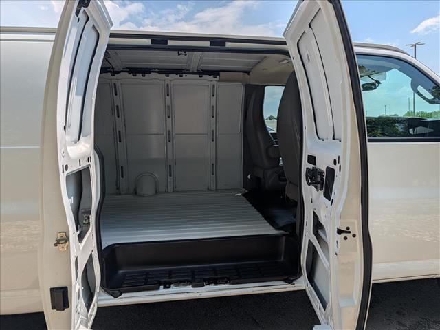 2021 Chevrolet Express Cargo Work Van - Photo 12