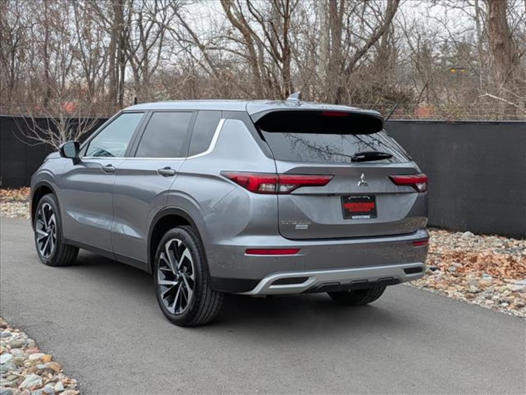 Certified 2024 Mitsubishi Outlander SE SUV