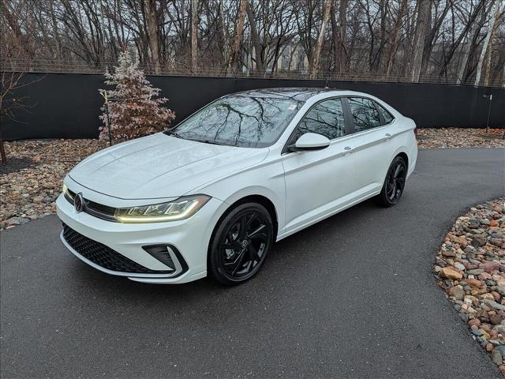 Certified 2025 Volkswagen Jetta 1.5T SE Sedan