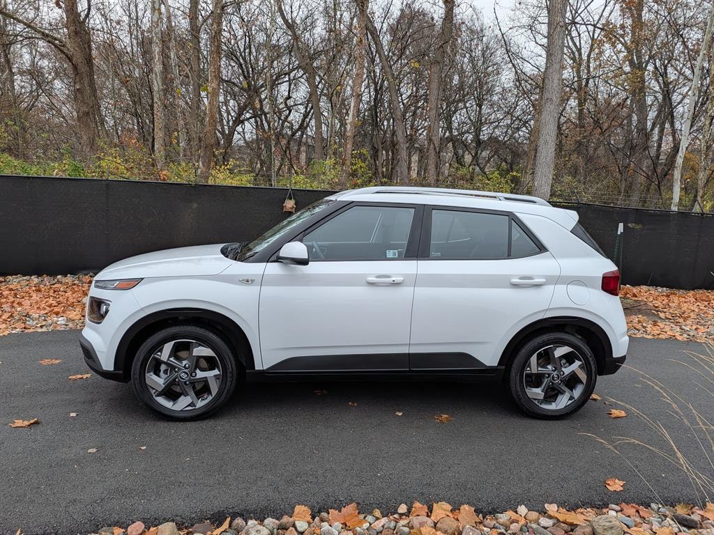 Used 2024 Hyundai Venue SEL SUV