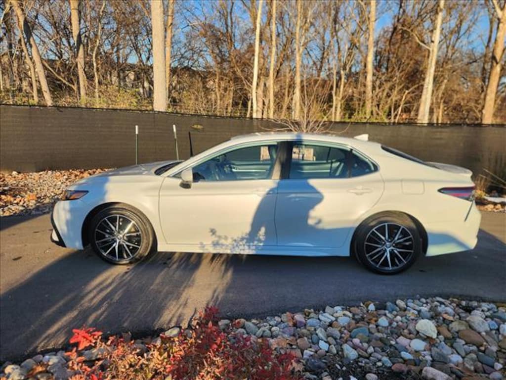 Used 2024 Toyota Camry SE Sedan