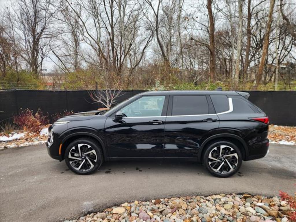 Used 2024 Mitsubishi Outlander SE SUV