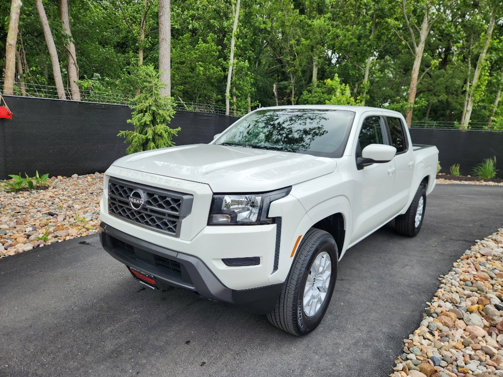 2022 Nissan Frontier SV's photo