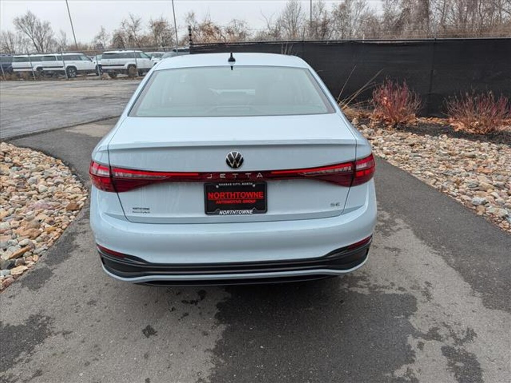 Certified 2025 Volkswagen Jetta 1.5T SE Sedan