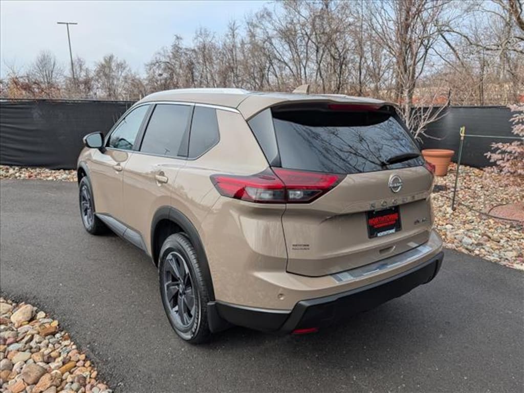Used 2024 Nissan Rogue SV SUV