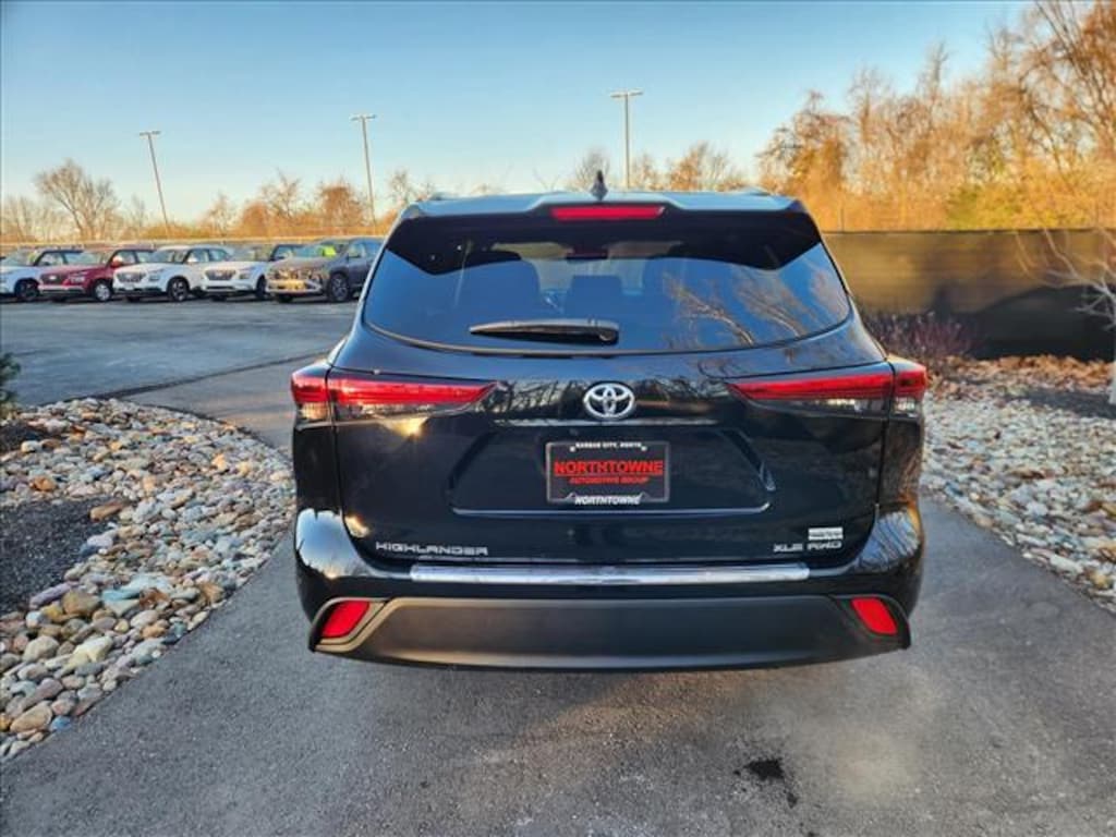 Used 2023 Toyota Highlander XLE SUV