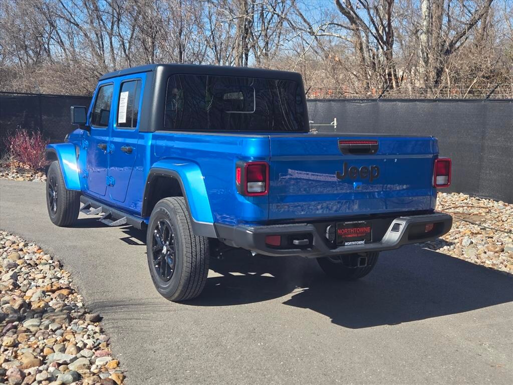 Used 2023 Jeep Gladiator Sport Truck Crew Cab