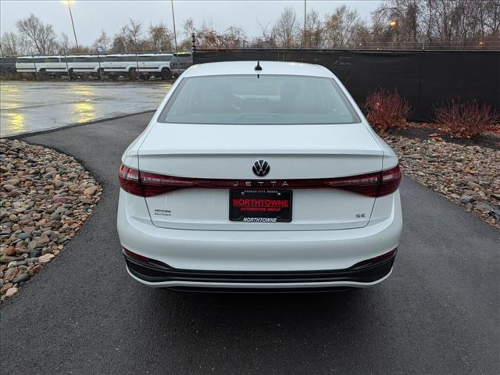 Certified 2025 Volkswagen Jetta 1.5T SE Sedan