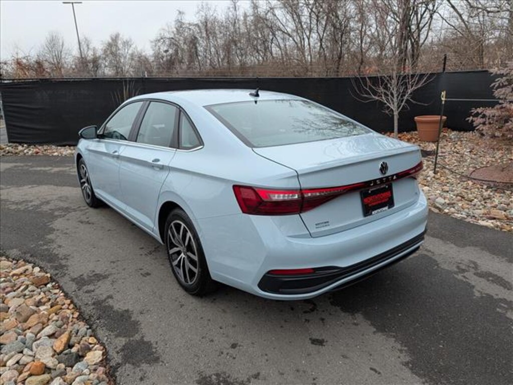 Certified 2025 Volkswagen Jetta 1.5T SE Sedan