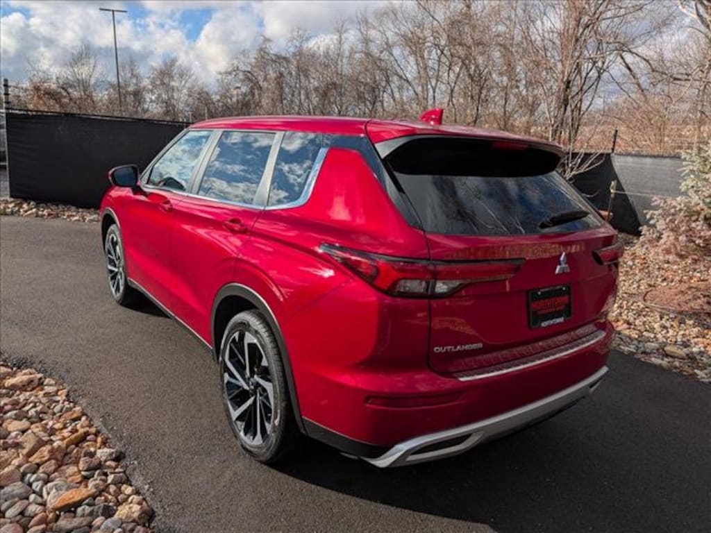 Used 2024 Mitsubishi Outlander SE SUV
