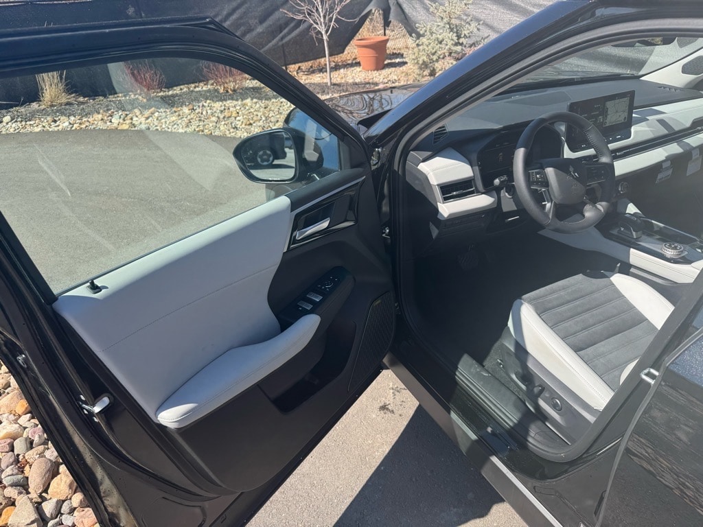 2025 Mitsubishi Outlander SE - Photo 21