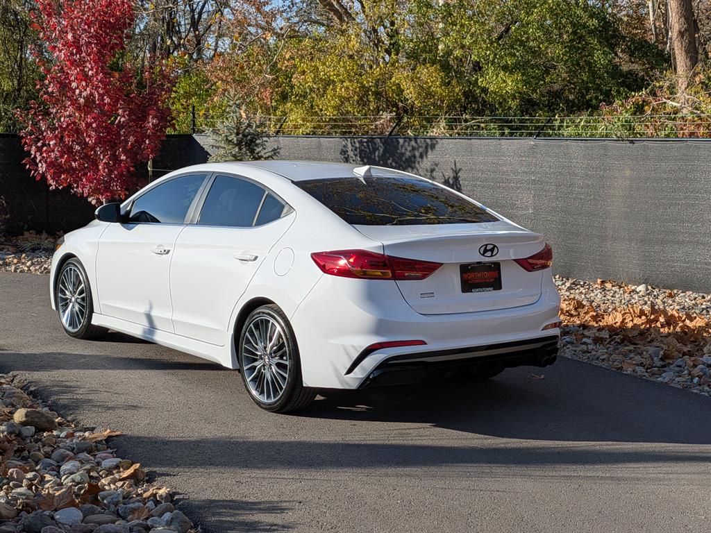 2017 Hyundai Elantra Sport photo 3