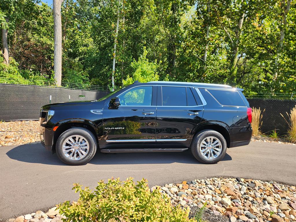2023 Gmc Yukon SLT photo 2