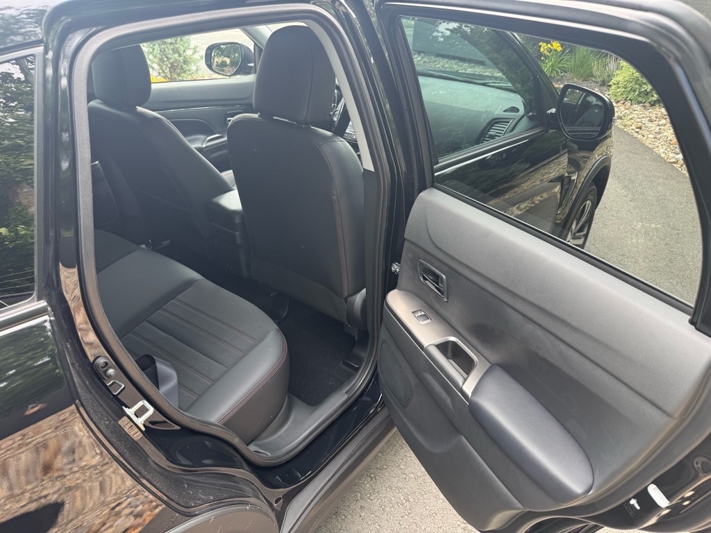 2025 Mitsubishi Outlander Sport SE - Photo 13
