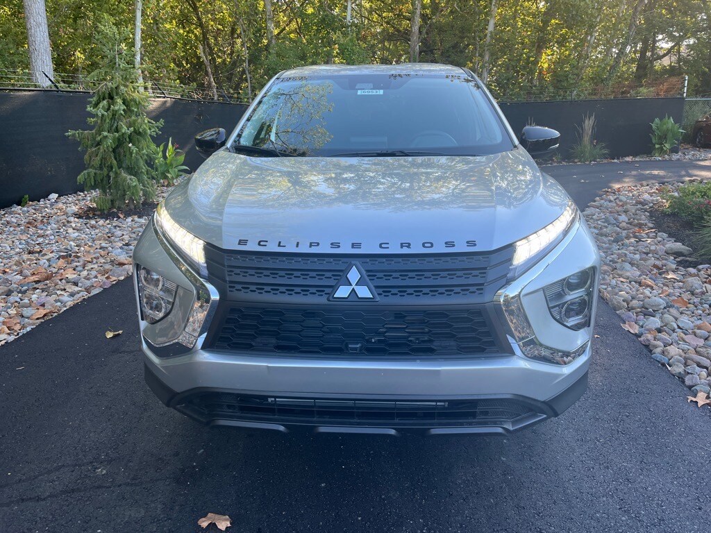 2024 Mitsubishi Eclipse Cross LE photo 2
