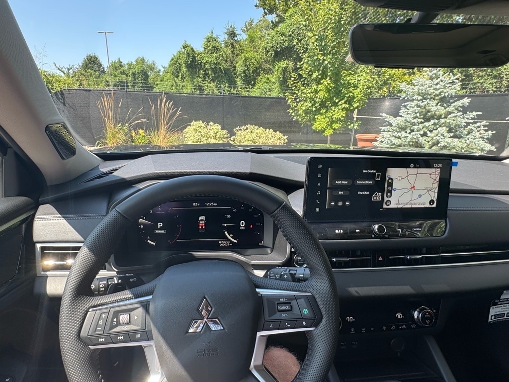 2025 Mitsubishi Outlander SE - Photo 25