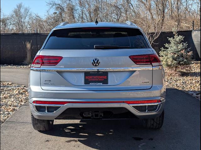 2022 Volkswagen Atlas Cross Sport V6 SEL Premium R-Line photo 4