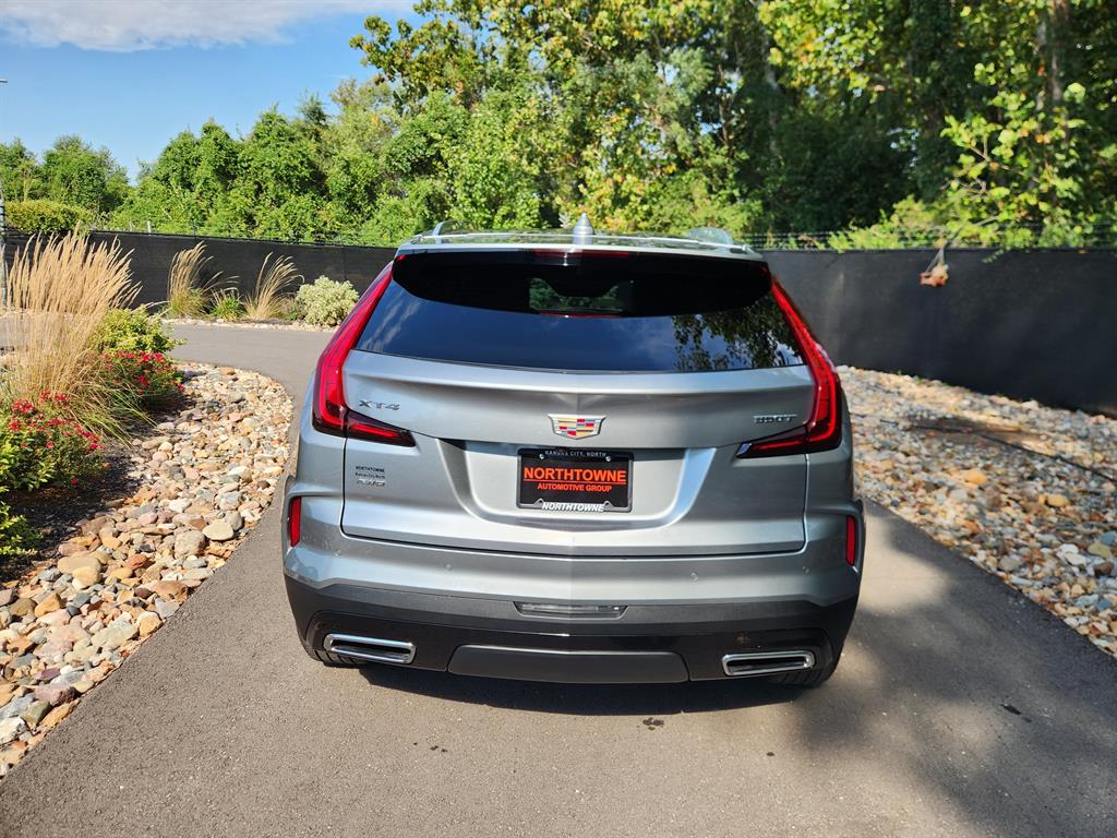 2025 Cadillac XT4 Premium Luxury photo 4