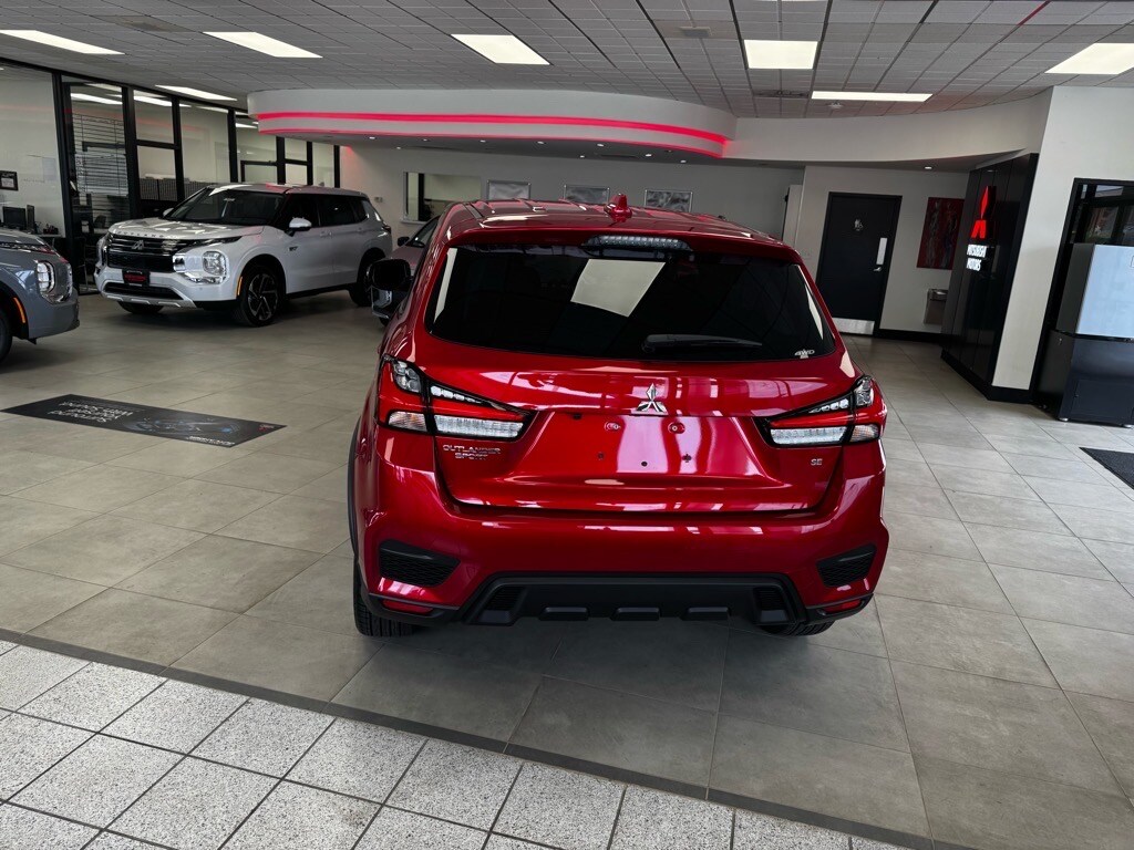 2025 Mitsubishi Outlander Sport SE photo 4