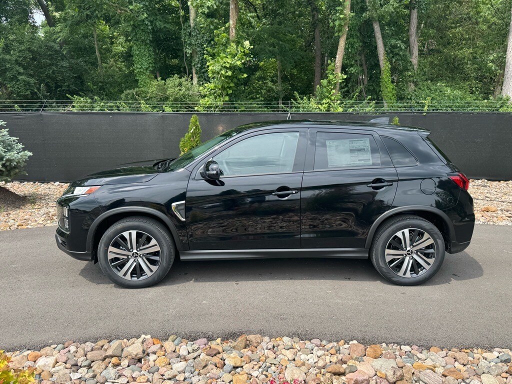 2025 Mitsubishi Outlander Sport SE photo 2
