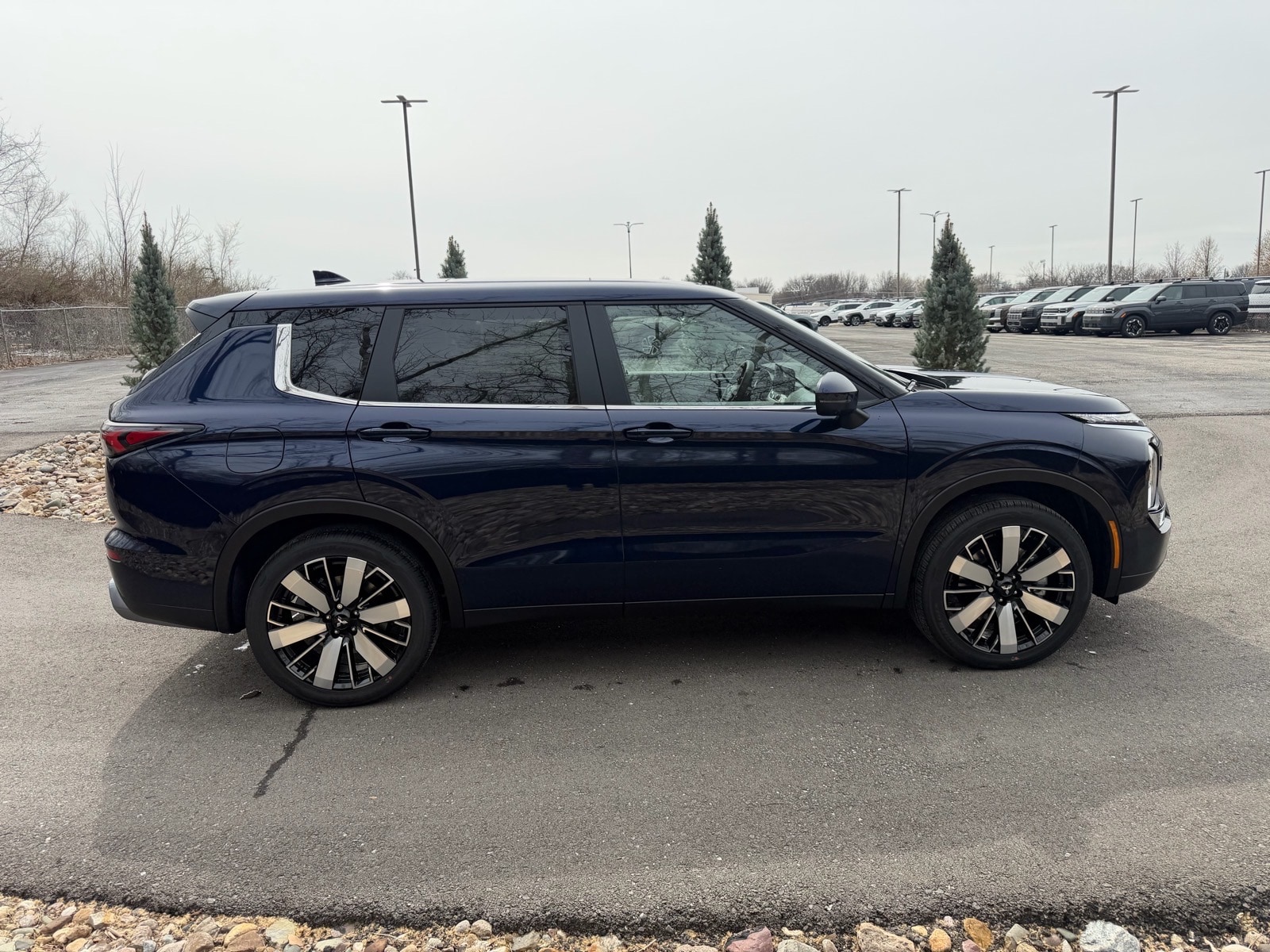 2026 Mitsubishi Outlander SE - Photo 6