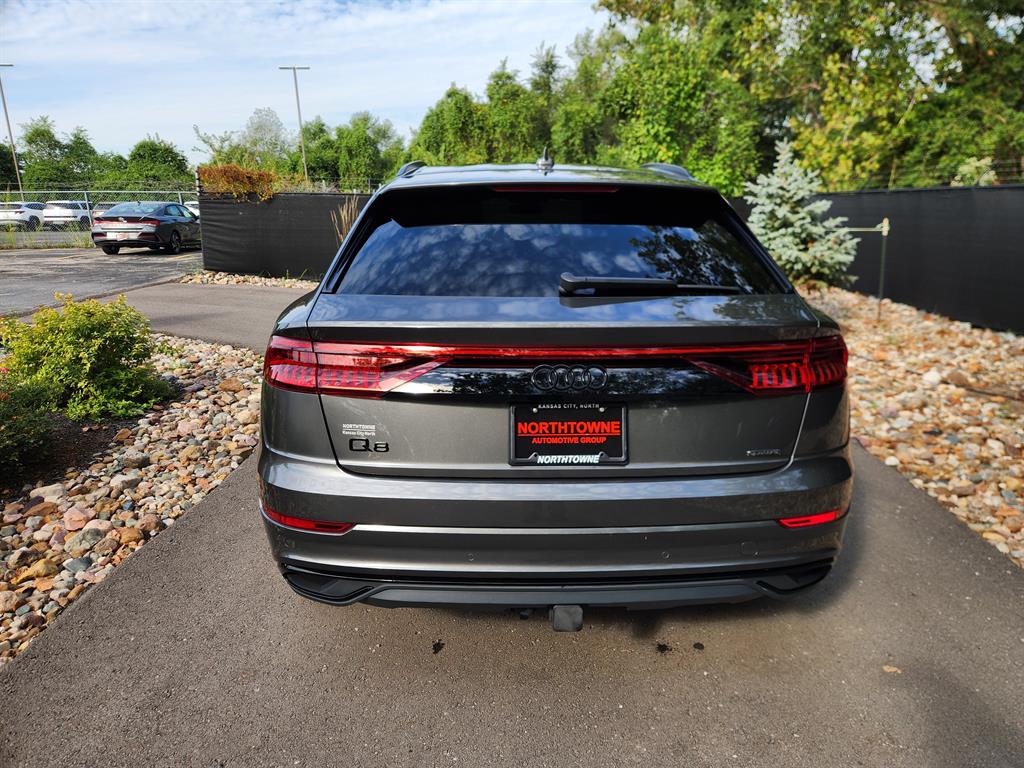 2021 Audi Q8 55 Premium photo 4