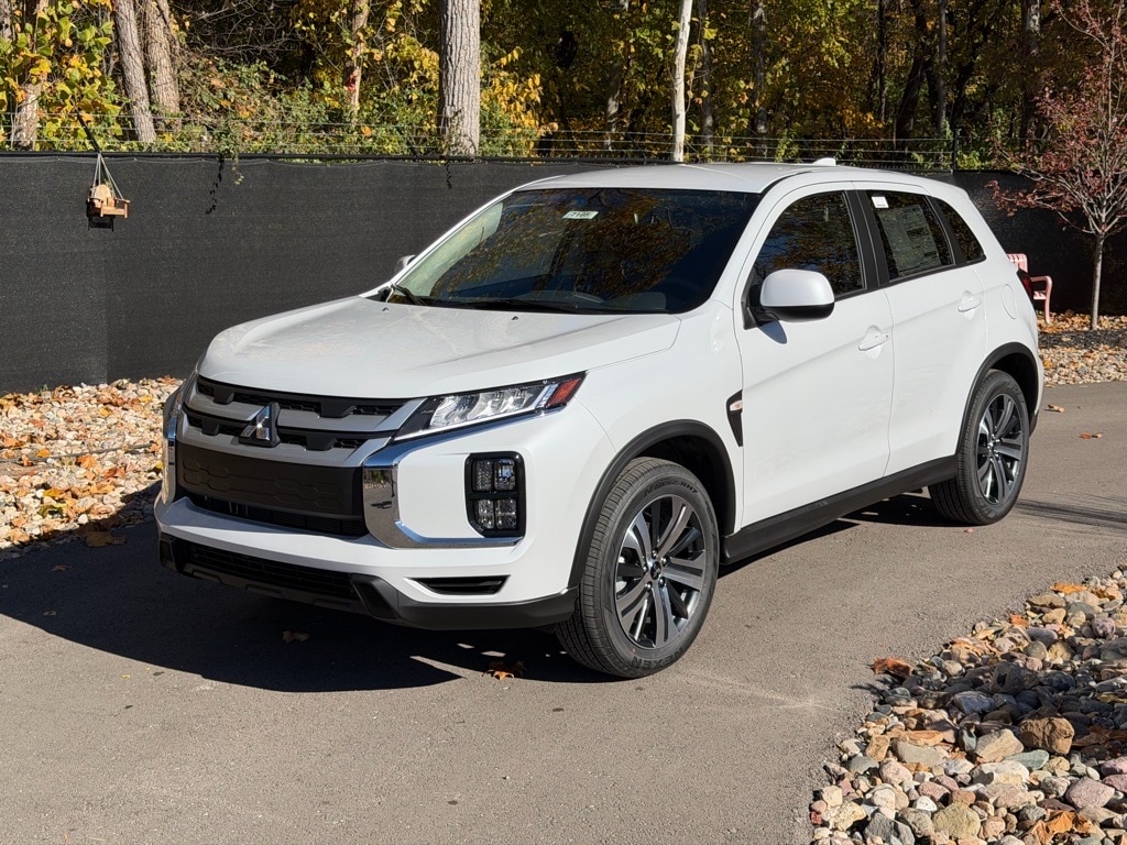 2025 Mitsubishi Outlander Sport ES's photo